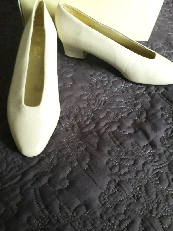 cream leather shoes ladies